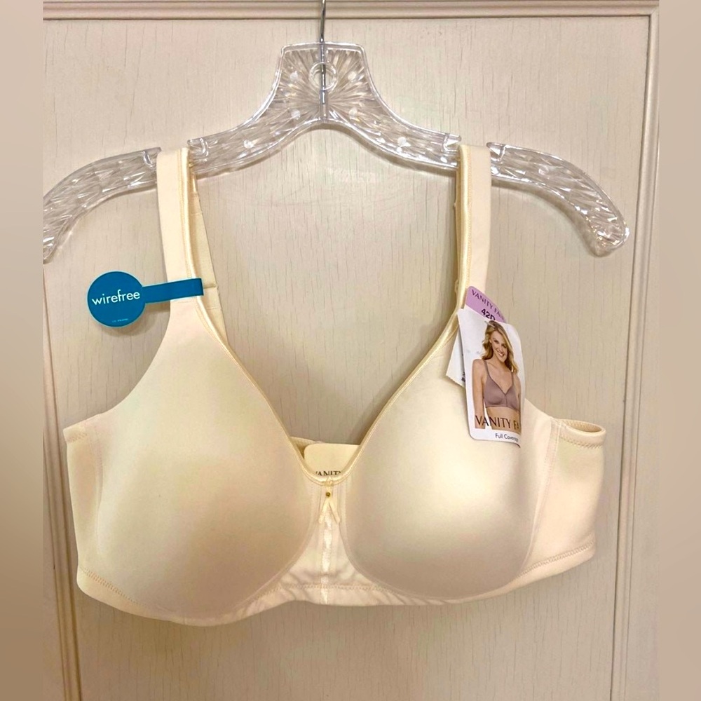 NWT VANITY FAIR WIRELESS BRA SIZE 42D